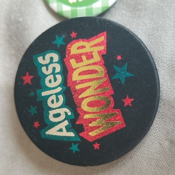 AGELESS WONDER & I'M IRISH Button pins - Picture 2 of 4